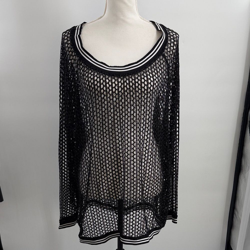 NWT Torrid 3 black mesh long-sleeved top with white striped trim